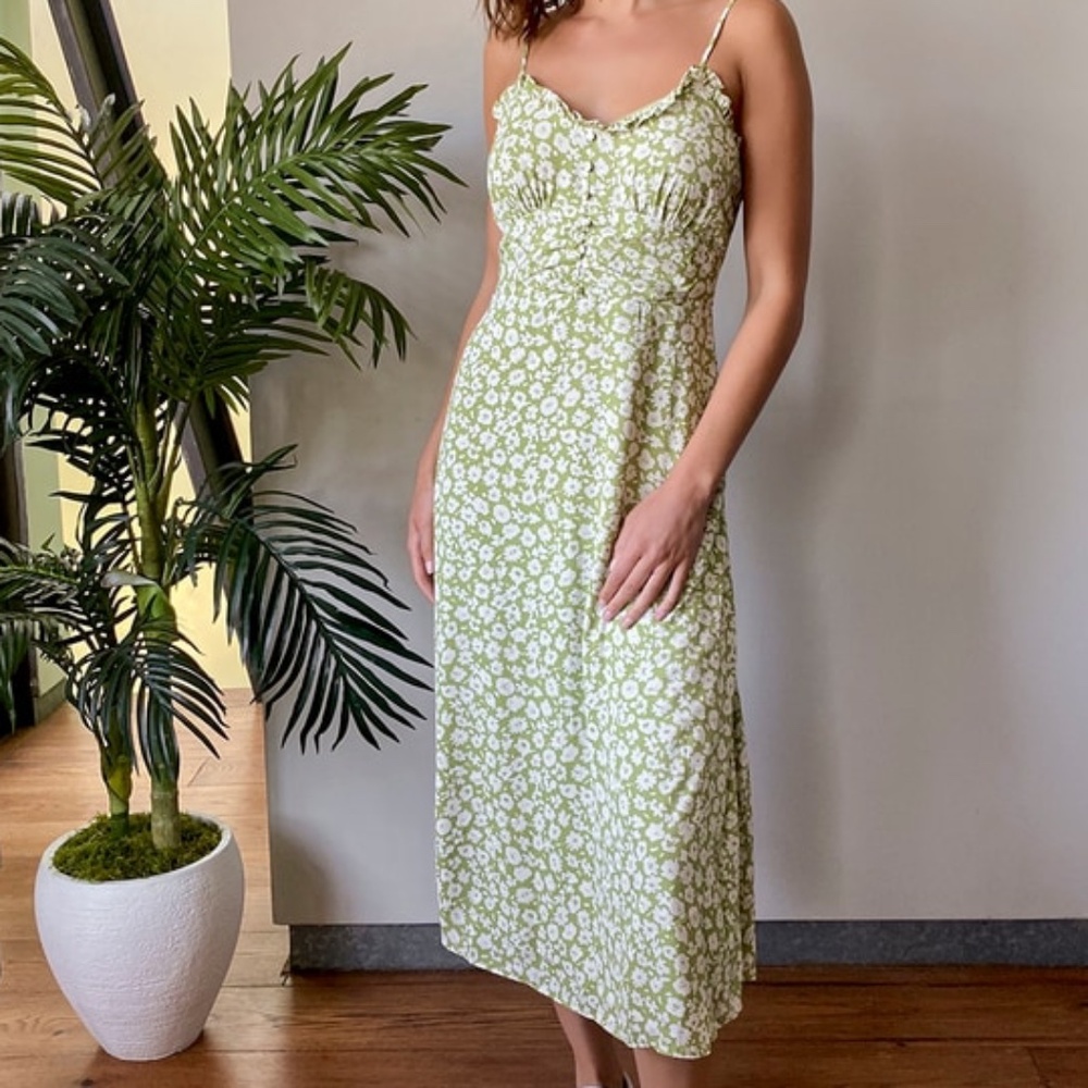 Lulus Timeless Touch Green Floral Print A-line Midi Dress - Size L